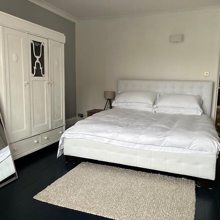 The Clock Tower Apartment - Spacious, Modern, 2 Bed Room Apartment , Southsea With Free Parking - Sleeps 4 Portsmouth Zewnętrze zdjęcie