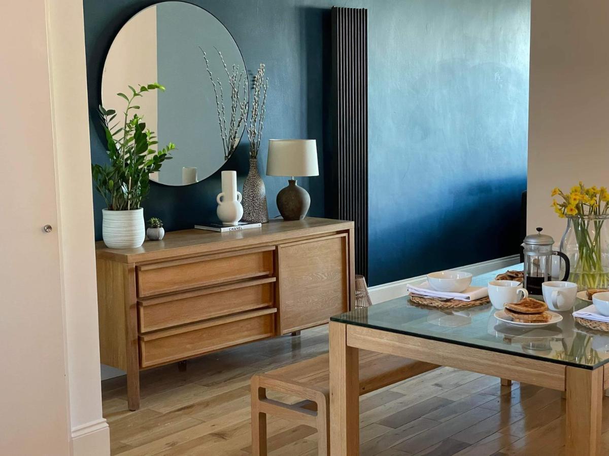 The Clock Tower Apartment - Spacious, Modern, 2 Bed Room Apartment , Southsea With Free Parking - Sleeps 4 Portsmouth Zewnętrze zdjęcie
