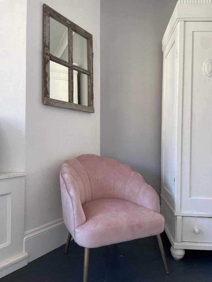 The Clock Tower Apartment - Spacious, Modern, 2 Bed Room Apartment , Southsea With Free Parking - Sleeps 4 Portsmouth Zewnętrze zdjęcie