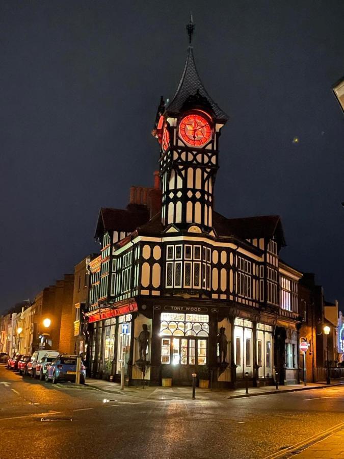 The Clock Tower Apartment - Spacious, Modern, 2 Bed Room Apartment , Southsea With Free Parking - Sleeps 4 Portsmouth Zewnętrze zdjęcie