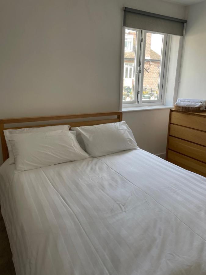 The Clock Tower Apartment - Spacious, Modern, 2 Bed Room Apartment , Southsea With Free Parking - Sleeps 4 Portsmouth Zewnętrze zdjęcie