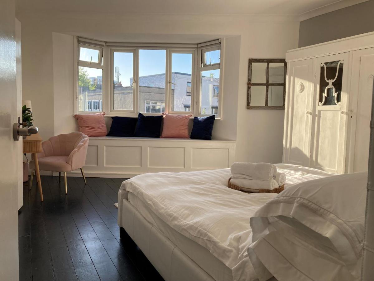 The Clock Tower Apartment - Spacious, Modern, 2 Bed Room Apartment , Southsea With Free Parking - Sleeps 4 Portsmouth Zewnętrze zdjęcie