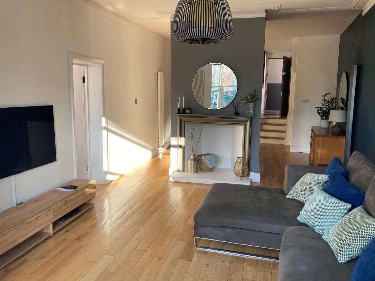 The Clock Tower Apartment - Spacious, Modern, 2 Bed Room Apartment , Southsea With Free Parking - Sleeps 4 Portsmouth Zewnętrze zdjęcie